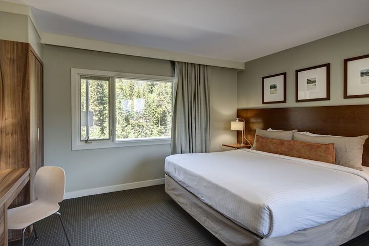 Room 32 of 100