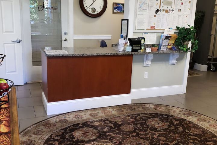 Crescent Suites Hotel