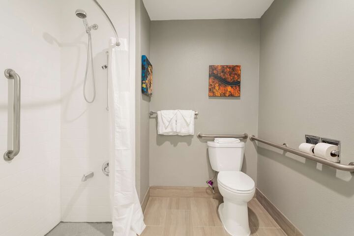 Best Western Plus Cleveland Inn & Suites