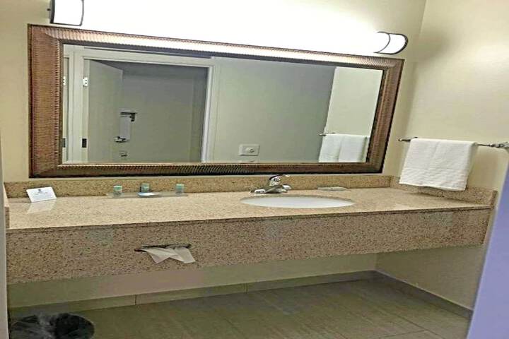 Room 16 of 42