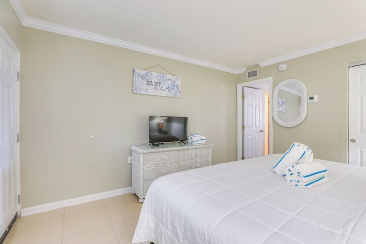 Gulf Getaway With Porch + Direct Beach Access!