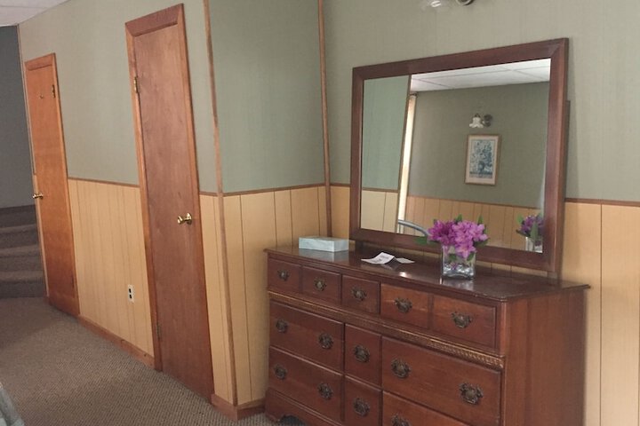 Room 32 of 35