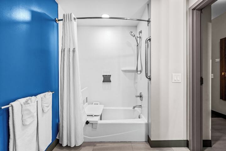 Holiday Inn Express Hotel & Suites Carneys Point by IHG