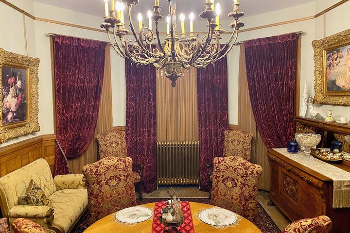 Vineyard Mansion & Carriage House Bed & Breakfast