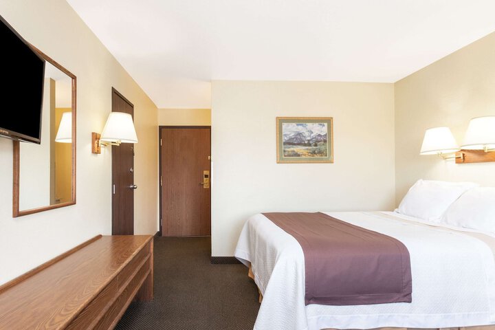 Room 11 of 25