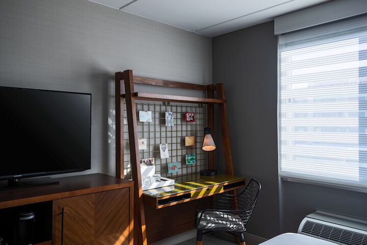 Room 25 of 103