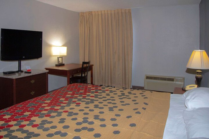Room 33 of 66