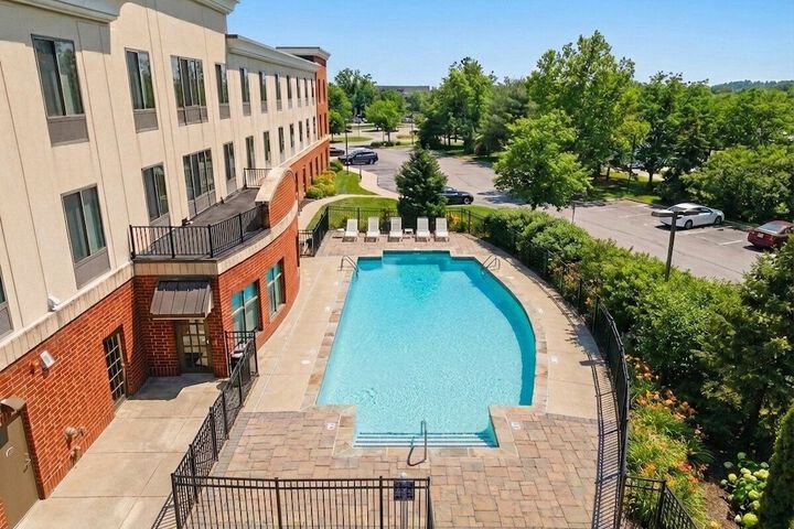 Holiday Inn Express & Suites Bethlehem Arpt-Allentown Area