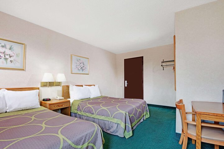 Super 8 by Wyndham Kenmore / Buffalo/Niagara Falls Area