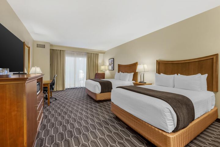 Best Western Plus Swiss Chalet Hotel & Suites