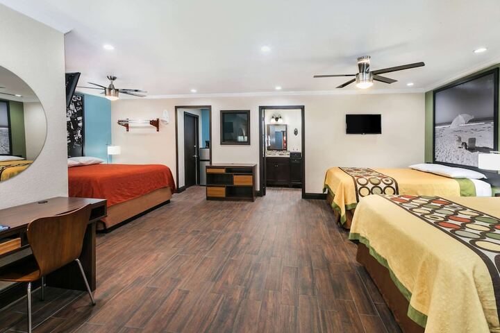 Room 9 of 22