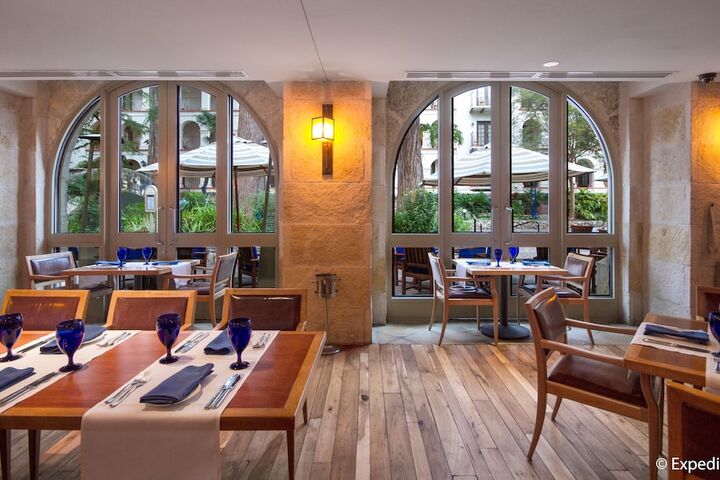 Dining 47 of 70