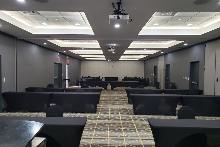 Ballroom/Hall 81 of 89