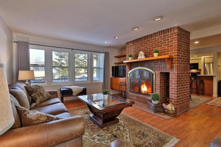 Skiers! Fox Hollow 2BR 2BA Condo Across from Pico, Minutes to Killington condo