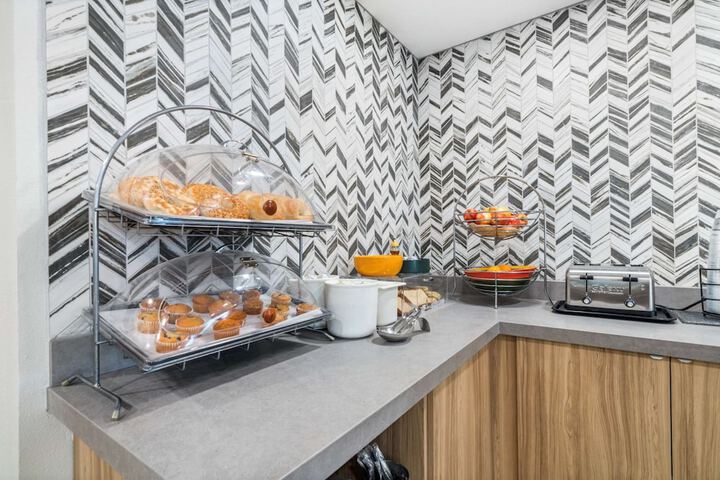 Breakfast/Coffee Service 98 of 108