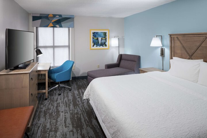 Room 13 of 36