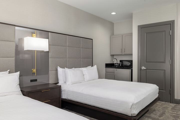 Hilton Promenade at Branson Landing