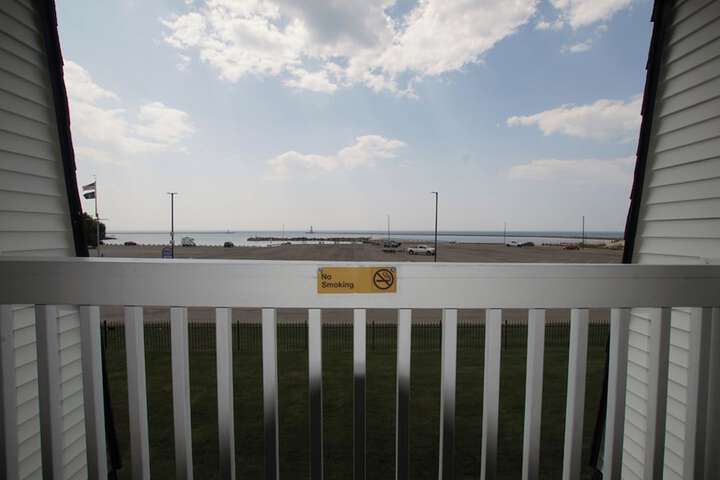 Snyders Shoreline Inn
