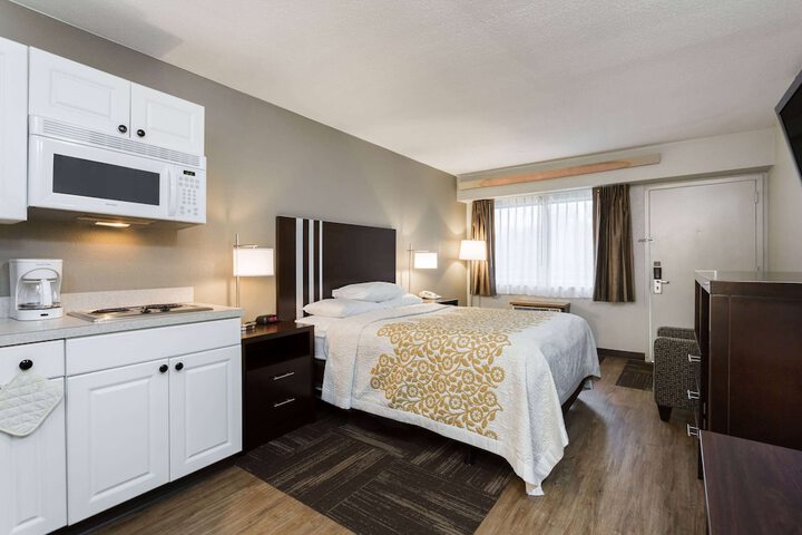 Room 9 of 30