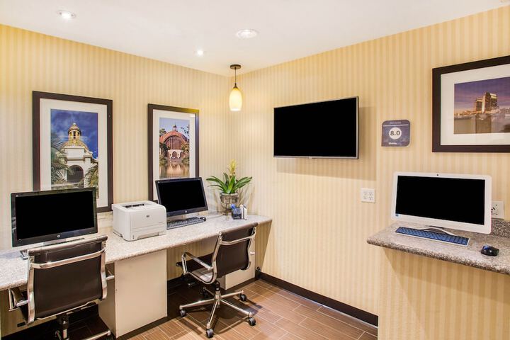 Business Center 48 of 49