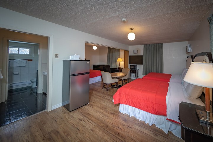 Room 32 of 43