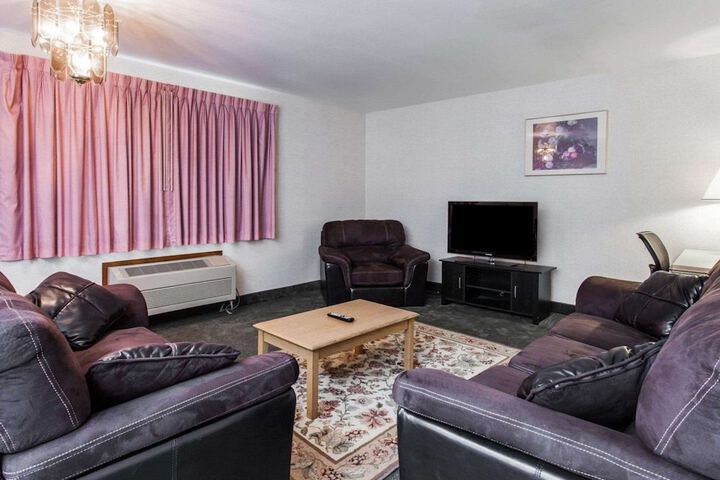 Room 10 of 29