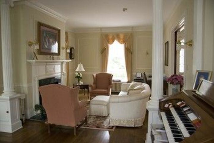 White Hall Manor Bed & Breakfast