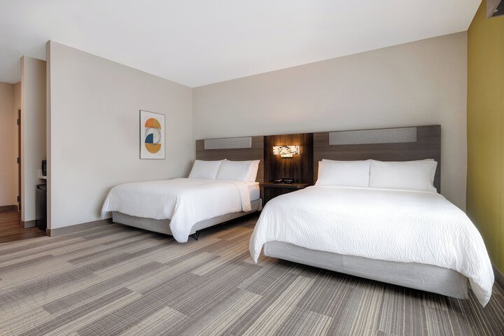 Holiday Inn Express & Suites Glendale Downtown by IHG
