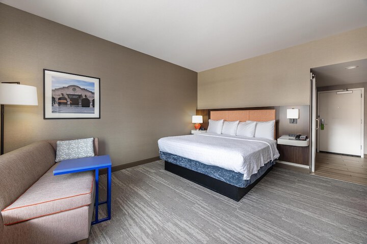Hampton Inn & Suites Logan