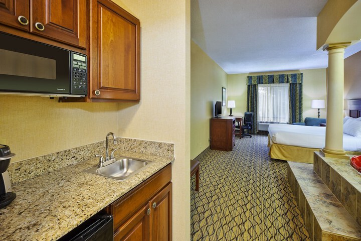 Room 25 of 121