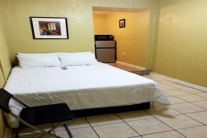 Monterey Inn Hotel