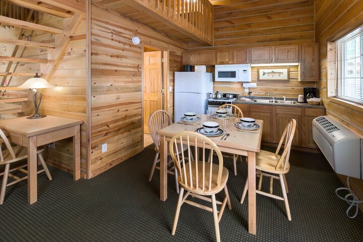 Rock Crest Lodge & Cabins