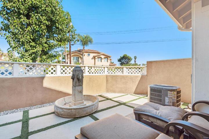 5bed 3bath Private gated community home 7miles to Downtown La close to Disney