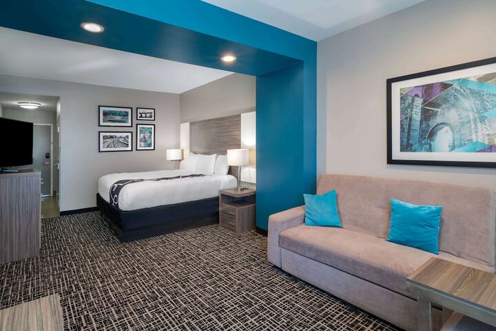 La Quinta Inn & Suites by Wyndham Forsyth