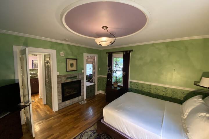 Room 13 of 32