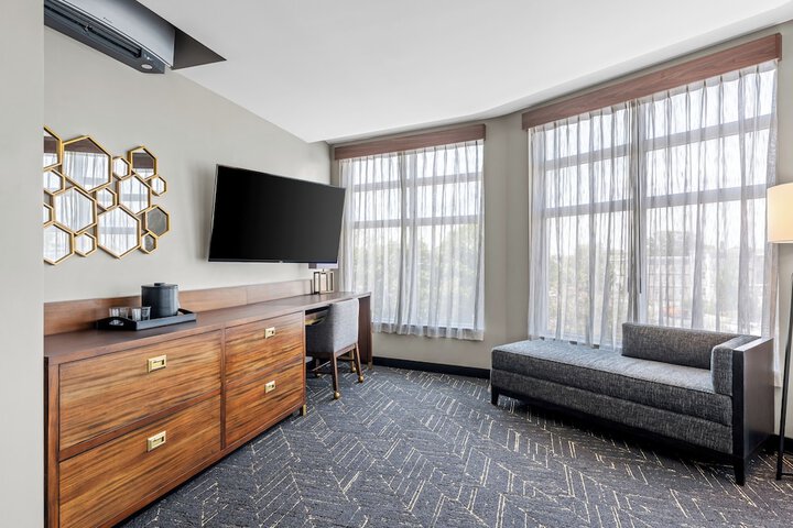 Beacon Suites Hotel