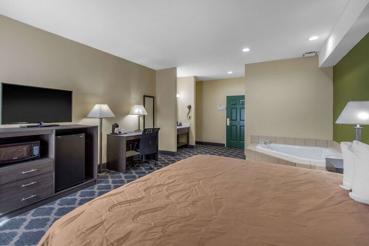 Room 17 of 34