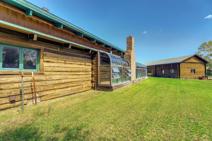 Spacious Pinedale Home w / Mountain Range View