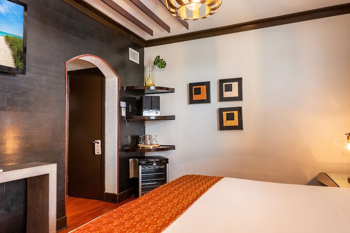 Room 38 of 43