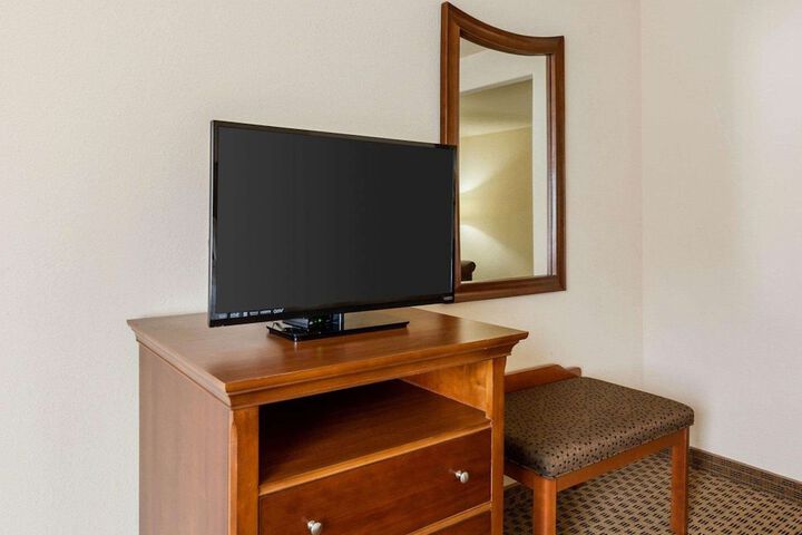 Quality Suites Huntsville Near University
