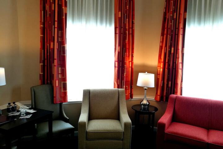 The Wilshire Grand Hotel