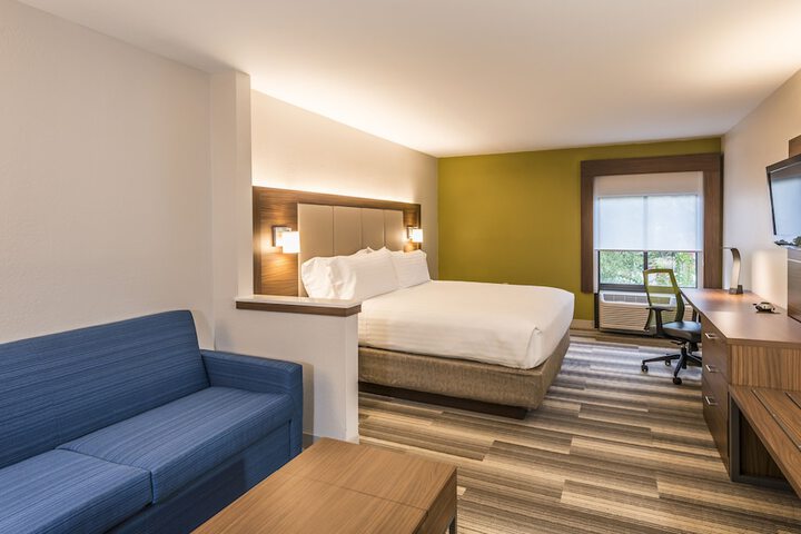 Room 17 of 46