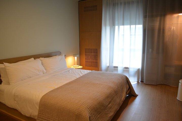 Stonebreaker Hotel