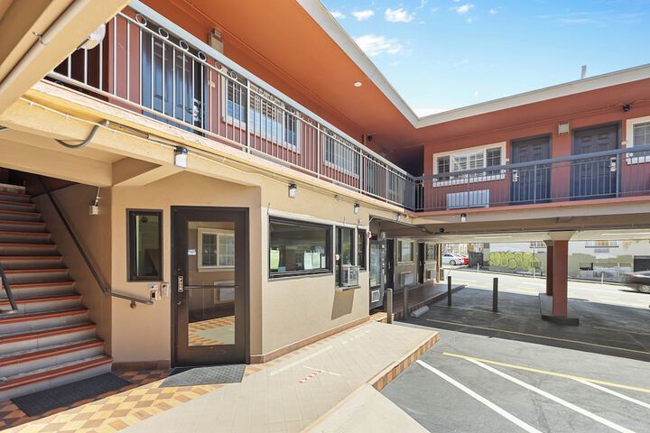 Alexis Park Hotel