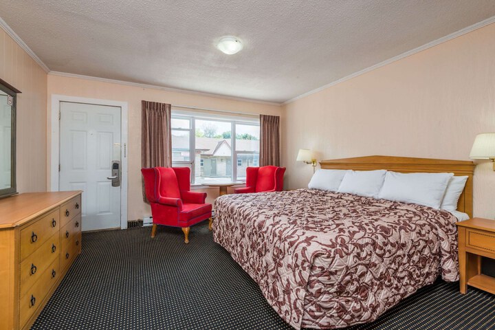 Room 8 of 13