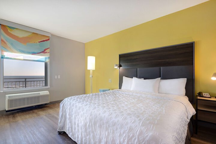 Room 32 of 70