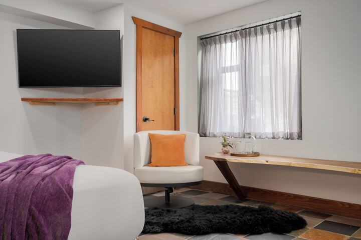 The Horton Hotel and Rooftop Lounge