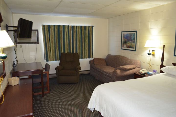Room 14 of 37