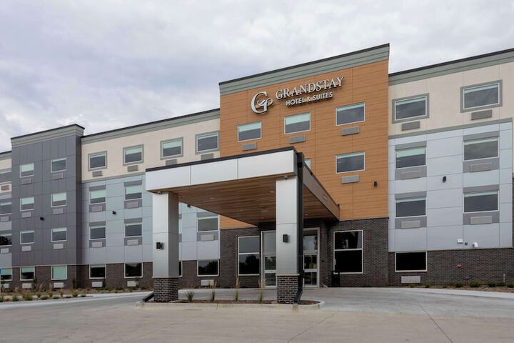 GrandStay Hotel & Suites
