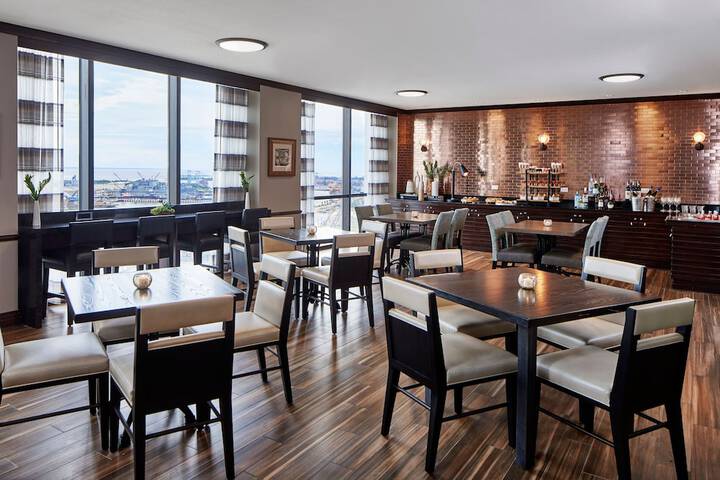 Renaissance Mobile Riverview Plaza Hotel